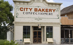 Bakery building cake